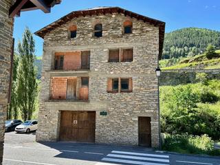 Haus in Av.fontanella 6. Edificio en pal Haus in Av.fontanella 6. Edificio en pal