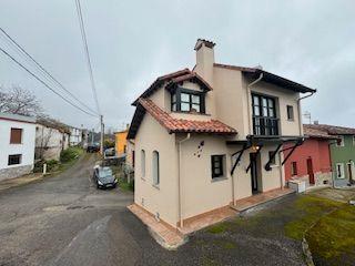 Casa adossada a El cueto norte 57. Muy bien orientada, luminosa, perfectamente aislada. Casa adossada a El cueto norte 57. Muy bien orientada, luminosa, perfectamente aislada.