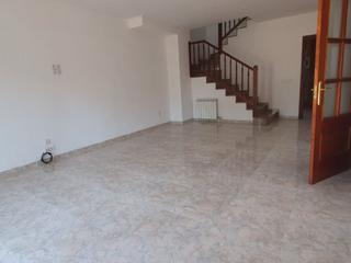 Casa pareada en Carrer de foixa 17. Fantástica casa pareada para entrar a vivir Casa pareada en Carrer de foixa 17. Fantástica casa pareada para entrar a vivir