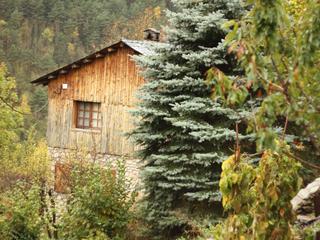 Masia a Carrer pou del rector 11. Casa rústica de piedra y madera de dos pisos con jardín, huerto Masia a Carrer pou del rector 11. Casa rústica de piedra y madera de dos pisos con jardín, huerto