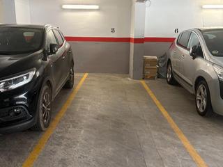Lloguer Aparcament cotxe a Calvet 71. Plaza para coche pequeño Lloguer Aparcament cotxe a Calvet 71. Plaza para coche pequeño