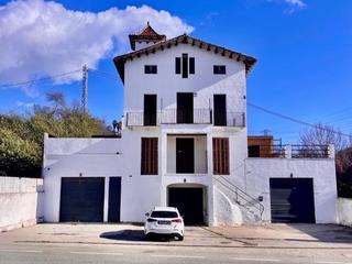 Casa en Passatge  valvidrera  7. 10 apartamentos  en una casa Casa en Passatge  valvidrera  7. 10 apartamentos  en una casa