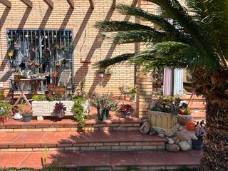 Casa en Carrer illes canaries 111. Chalet en el centro de miami Casa en Carrer illes canaries 111. Chalet en el centro de miami