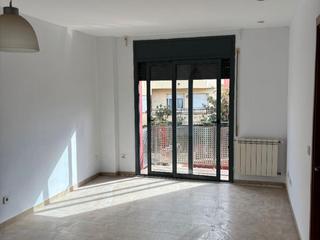 Lloguer Pis a Avinguda onze de setembre 17. Piso de alquiler sin amueblar de 52 m* en el centro. Lloguer Pis a Avinguda onze de setembre 17. Piso de alquiler sin amueblar de 52 m* en el centro.