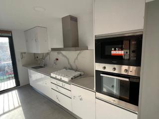 Lloguer Pis a Migdia 32. Pis ampli i lluminós amb 3 habitacions, 2 banys i dues terrasses Lloguer Pis a Migdia 32. Pis ampli i lluminós amb 3 habitacions, 2 banys i dues terrasses