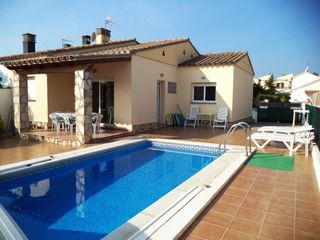 Lloguer de temporada Casa en Carrer teranyina, 40. Gran casa con piscina privada Lloguer de temporada Casa en Carrer teranyina, 40. Gran casa con piscina privada