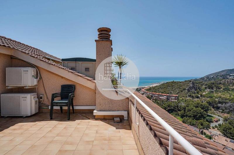 Foto 5436776a-b5f3-42ef-8864-aff22d037e99. Casa adossada amb calefacció aparcament piscina a Sitges Foto 5436776a-b5f3-42ef-8864-aff22d037e99. Casa adossada amb calefacció aparcament piscina a Sitges