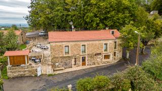 Mas à Agolada. Vivienda tradicional con cantina en a golada Mas à Agolada. Vivienda tradicional con cantina en a golada