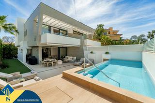 Haus in Puerto Banús. Namas con piscina privada, en la provincia de málaga, en la ciud Haus in Puerto Banús. Namas con piscina privada, en la provincia de málaga, en la ciud
