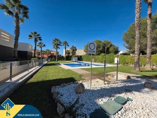 Chalet in Villamartín-Las Filipinas. Villa con piscina privada en la provincia de alicante, orihuela Chalet in Villamartín-Las Filipinas. Villa con piscina privada en la provincia de alicante, orihuela