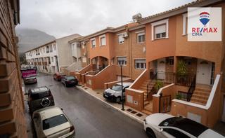 Casa adossada a Calle rincon del angel 14. Casa adosada con bajo comercial! Casa adossada a Calle rincon del angel 14. Casa adosada con bajo comercial!