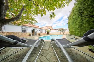 Masia a Medina azahara 16. Encantadora vivienda con licencia turística en entorno natural Masia a Medina azahara 16. Encantadora vivienda con licencia turística en entorno natural