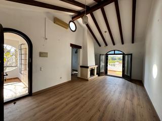 Casa en Villamartín-Las Filipinas. Amplia casa de dos plantas con tres dormitorios en los dolses, v Casa en Villamartín-Las Filipinas. Amplia casa de dos plantas con tres dormitorios en los dolses, v