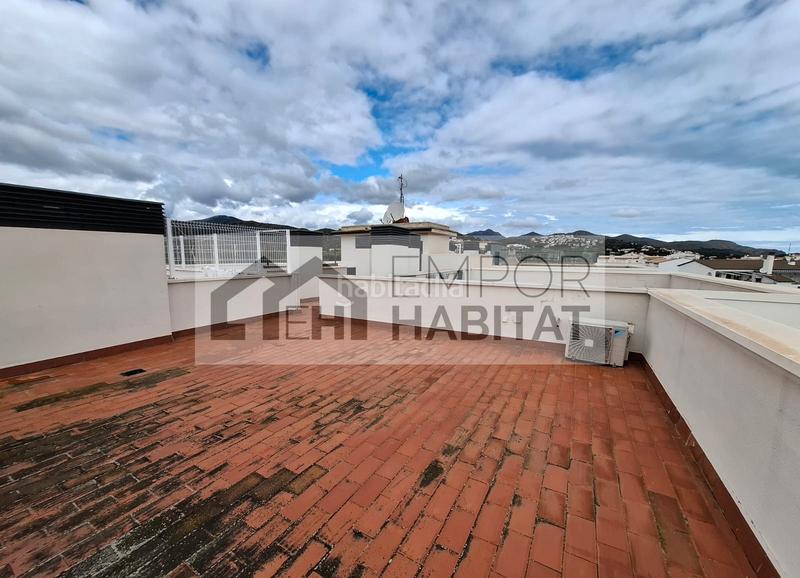Foto 62f979c0-fa25-4746-87d2-6ae8dfa5e48b. Apartament amb aparcament a El Port Llançà Foto 62f979c0-fa25-4746-87d2-6ae8dfa5e48b. Apartament amb aparcament a El Port Llançà