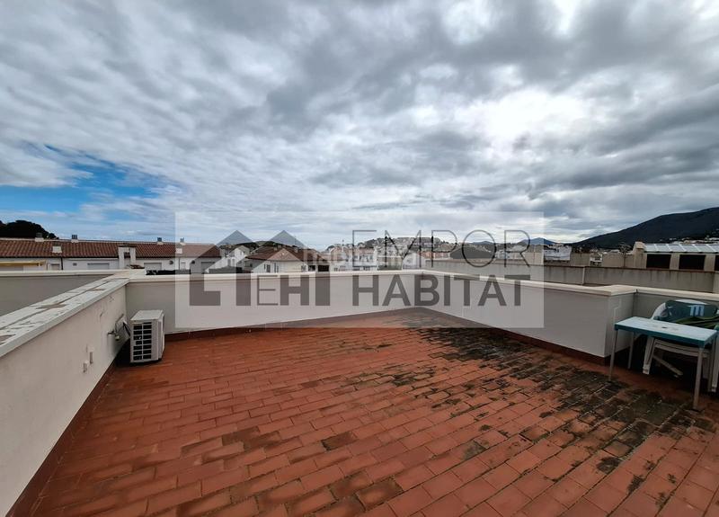 Foto b1d4e6e7-0f8b-42a8-a45d-54cbe00d2d14. Apartament amb aparcament a El Port Llançà Foto b1d4e6e7-0f8b-42a8-a45d-54cbe00d2d14. Apartament amb aparcament a El Port Llançà