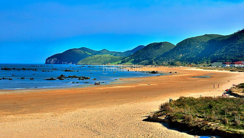 Foto 1a039ddf-b2fd-4f62-95b7-fc3ca149f177. Autoparkplatz in Tregadín Noja Foto 1a039ddf-b2fd-4f62-95b7-fc3ca149f177. Autoparkplatz in Tregadín Noja