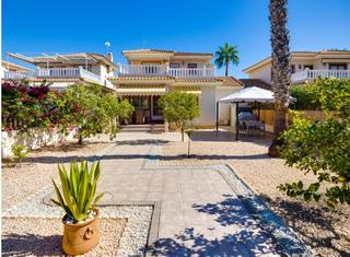 Casa adossada a Calle ciruela. Adosado de 3 dormitorios 2 baños en playa flamenca orihuela cos Casa adossada a Calle ciruela. Adosado de 3 dormitorios 2 baños en playa flamenca orihuela cos