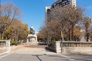 Flat  Passeig de sant joan. Piso  alto  soleado  con parking en "eixample" Flat  Passeig de sant joan. Piso  alto  soleado  con parking en "eixample"