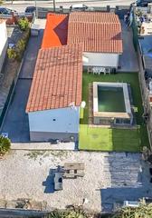 Xalet Carrer de la pau. Amplia casa en una sola planta con piscina y jardin Xalet Carrer de la pau. Amplia casa en una sola planta con piscina y jardin