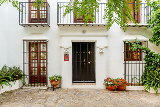 Casa aparellada a Lomas de Marbella Club. Arquitectura tradicional galardonada en la milla de oro de marbe Casa aparellada a Lomas de Marbella Club. Arquitectura tradicional galardonada en la milla de oro de marbe
