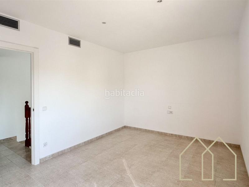 Foto 0bd559db-f793-4b61-8648-1d11d53a9e94. Casa amb calefacció piscina a Flaçà Foto 0bd559db-f793-4b61-8648-1d11d53a9e94. Casa amb calefacció piscina a Flaçà