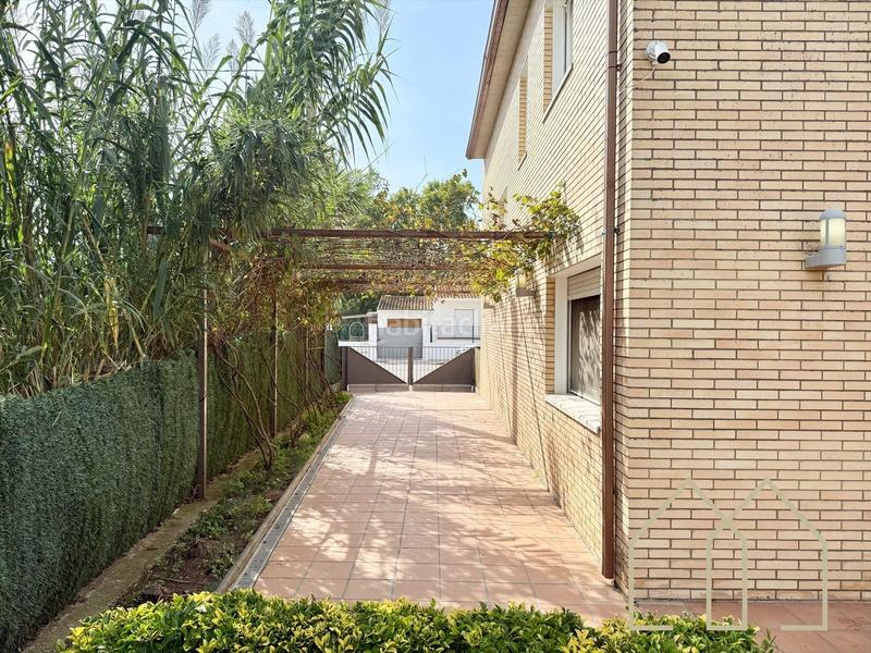 Foto 96380905-cb46-4893-b5ce-0903fa960518. Casa amb calefacció piscina a Flaçà Foto 96380905-cb46-4893-b5ce-0903fa960518. Casa amb calefacció piscina a Flaçà