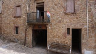 Appartement à Estany (L´). En venta dos pisos en primera planta y un local en planta baja e Appartement à Estany (L´). En venta dos pisos en primera planta y un local en planta baja e