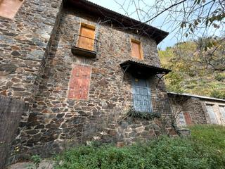Casa a schiera  Carrer setcases 34. Casa a vilallonga de ter Casa a schiera  Carrer setcases 34. Casa a vilallonga de ter