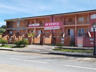 Xalet a Pedroso de Acim. Casa adosada en venta en carretera nacional torrejoncillo pedro Xalet a Pedroso de Acim. Casa adosada en venta en carretera nacional torrejoncillo pedro