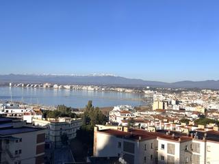 Apartament a De la pujada del puig rom 35. Piso a vender en roses vistas impresionantes al mar. Apartament a De la pujada del puig rom 35. Piso a vender en roses vistas impresionantes al mar.