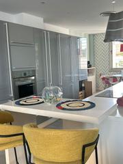 Maison jumelée à Palomares del Río. Casa pareada con piscina en el aljarafe espacio, luz y confort a Maison jumelée à Palomares del Río. Casa pareada con piscina en el aljarafe espacio, luz y confort a