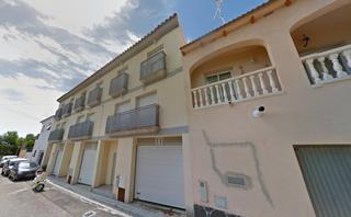 Pis a Cafe del 15. Se vende piso adosado alquilado en calle la cafe 15 de tarragona Pis a Cafe del 15. Se vende piso adosado alquilado en calle la cafe 15 de tarragona