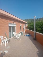 Casa adossada  Avet Casa adossada  Avet