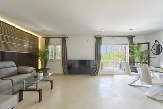 Casa aparellada a Puente Romano. Casa adosada en venta en la milla de oro Casa aparellada a Puente Romano. Casa adosada en venta en la milla de oro