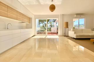 Apartament a Puente Romano. Apartamento en última planta en venta en nueva andalucía Apartament a Puente Romano. Apartamento en última planta en venta en nueva andalucía