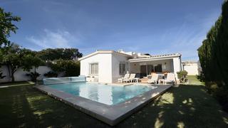 Casa a San Pedro de Alcántara Pueblo. Villa independiente en venta en san pedro de alcántara Casa a San Pedro de Alcántara Pueblo. Villa independiente en venta en san pedro de alcántara