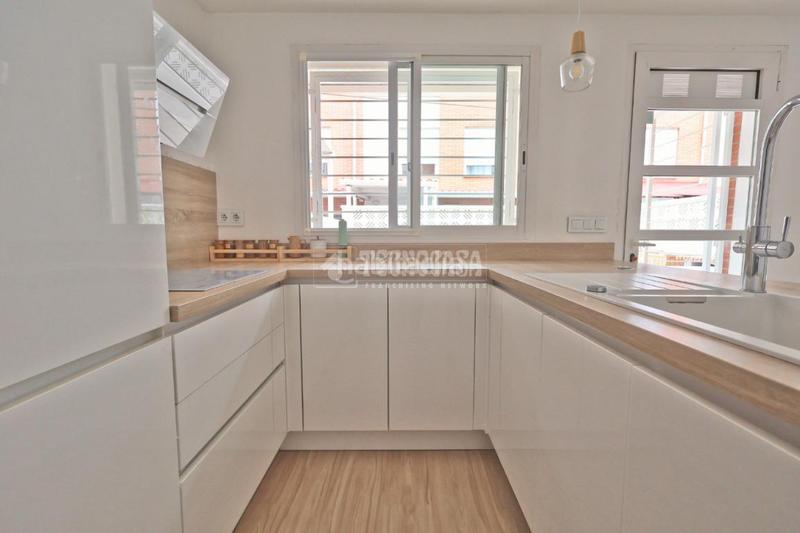 Foto 05d6280c-5ebf-4718-92c7-6cc8c165aed4. Casa aparellada amb aparcament a El Baladre Sagunt Foto 05d6280c-5ebf-4718-92c7-6cc8c165aed4. Casa aparellada amb aparcament a El Baladre Sagunt