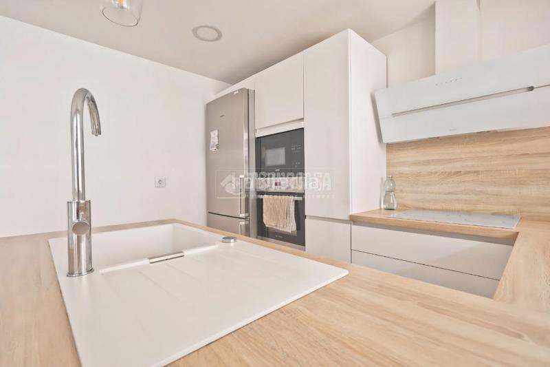 Foto 9288a8c4-fd91-49b2-9e49-751df582b86a. Casa aparellada amb aparcament a El Baladre Sagunt Foto 9288a8c4-fd91-49b2-9e49-751df582b86a. Casa aparellada amb aparcament a El Baladre Sagunt
