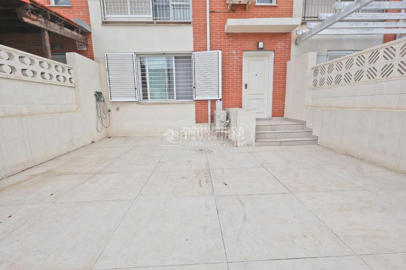 Foto f6c672e6-2fcd-4444-81d9-995990251519. Casa aparellada amb aparcament a El Baladre Sagunt Foto f6c672e6-2fcd-4444-81d9-995990251519. Casa aparellada amb aparcament a El Baladre Sagunt