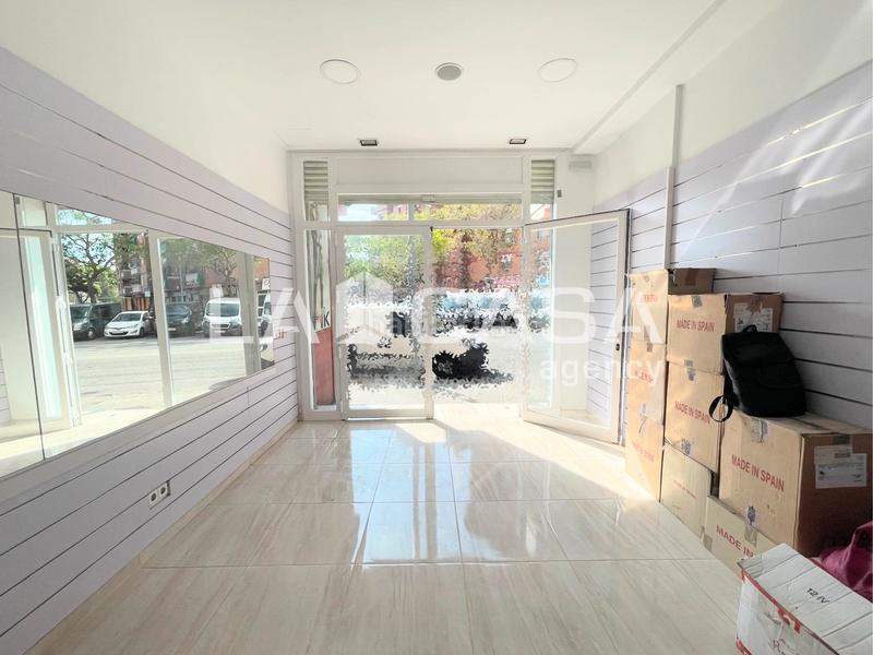 Foto 69c0ca5e-ee36-4de1-92be-987db6d6778b. Local comercial local en venta en avenida dalfons xiii en Badalona Foto 69c0ca5e-ee36-4de1-92be-987db6d6778b. Local comercial local en venta en avenida dalfons xiii en Badalona