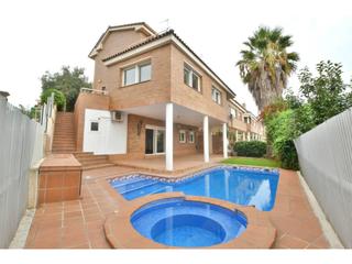 Casa a schiera in Sant Quirze Parc-Vallsuau-Castellet. Casa adosada en venta en sant quirze del vallès Casa a schiera in Sant Quirze Parc-Vallsuau-Castellet. Casa adosada en venta en sant quirze del vallès