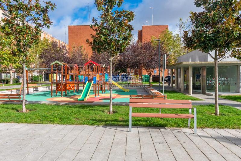 Foto f064793d-383f-4471-af23-1b986599dfab. Autoparkplatz in Garrido Norte Salamanca Foto f064793d-383f-4471-af23-1b986599dfab. Autoparkplatz in Garrido Norte Salamanca