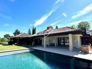 Chalet en Urbanización La Moraleja. Espectacular chalet de una sola planta , con excelente reforma e Chalet en Urbanización La Moraleja. Espectacular chalet de una sola planta , con excelente reforma e