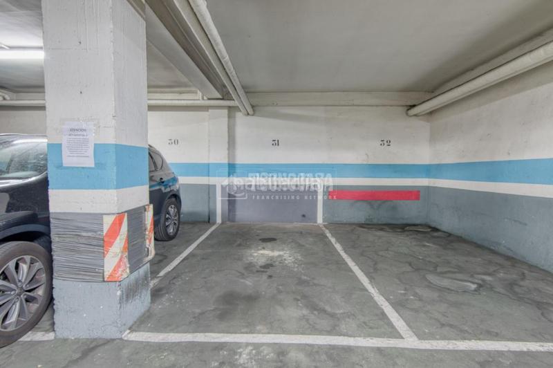 Foto acb6bb04-a6af-43a9-b689-e820e252e558. Parking voiture dans Salesas Salamanca Foto acb6bb04-a6af-43a9-b689-e820e252e558. Parking voiture dans Salesas Salamanca