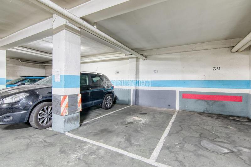 Foto b67ced8a-5fd9-4876-8d2c-a62071f2cdff. Parking voiture dans Salesas Salamanca Foto b67ced8a-5fd9-4876-8d2c-a62071f2cdff. Parking voiture dans Salesas Salamanca