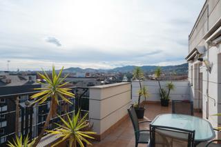 Àtic  Passeig de llorenç serra 6. Exclusiu àtic amb vistes, llum i molt espai Àtic  Passeig de llorenç serra 6. Exclusiu àtic amb vistes, llum i molt espai