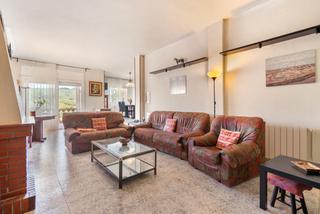 Chalet in Palma de Cervelló (La). Casa con jardín, garaje y buena ubicación Chalet in Palma de Cervelló (La). Casa con jardín, garaje y buena ubicación