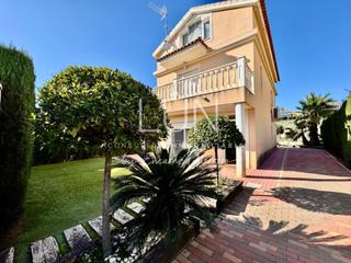 Chalet à Altorreal - El Chorrico. Amplio y luminoso chalet en altorreal Chalet à Altorreal - El Chorrico. Amplio y luminoso chalet en altorreal