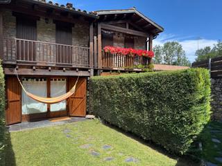 Maison jumelée à Bellver de Cerdanya. Encantador adosado con jardin privado y vistas a la cerdanya Maison jumelée à Bellver de Cerdanya. Encantador adosado con jardin privado y vistas a la cerdanya