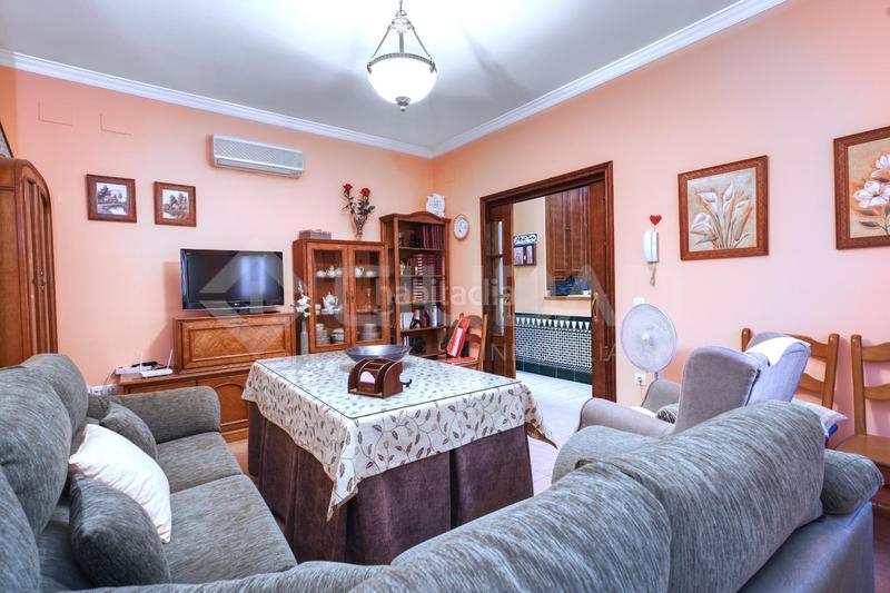 Foto bbdcef57-3ecf-4154-948d-ca54ba97c525. Casa amb aparcament a Mairena del Alcor Foto bbdcef57-3ecf-4154-948d-ca54ba97c525. Casa amb aparcament a Mairena del Alcor
